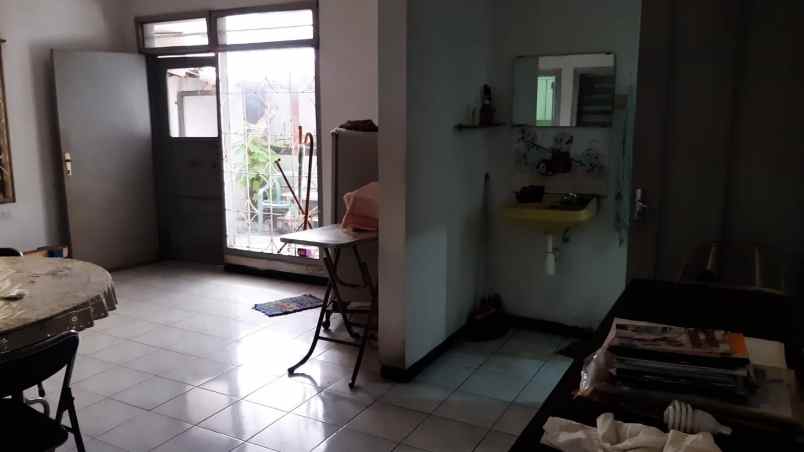 jual rumah lama bagus di area darmo surabaya strategis