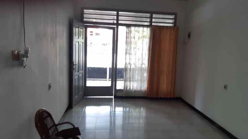 jual rumah lama bagus di area darmo surabaya strategis