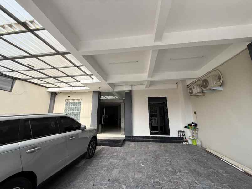 ruko 3 lantai ngagel surabaya row jalan 20 meter