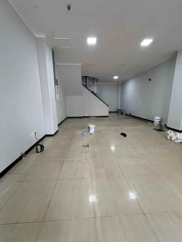 ruko di mall mangga dua jakut 4 lantai ada lift