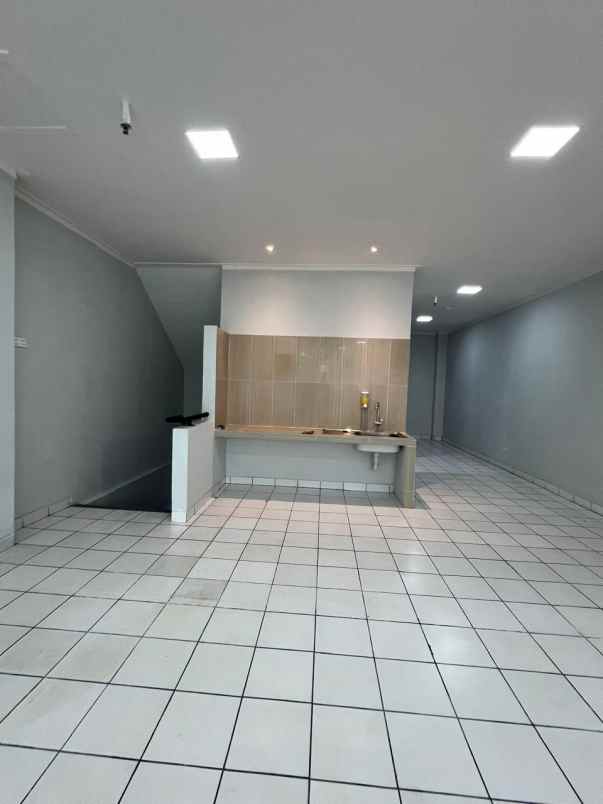 ruko di mall mangga dua jakut 4 lantai ada lift