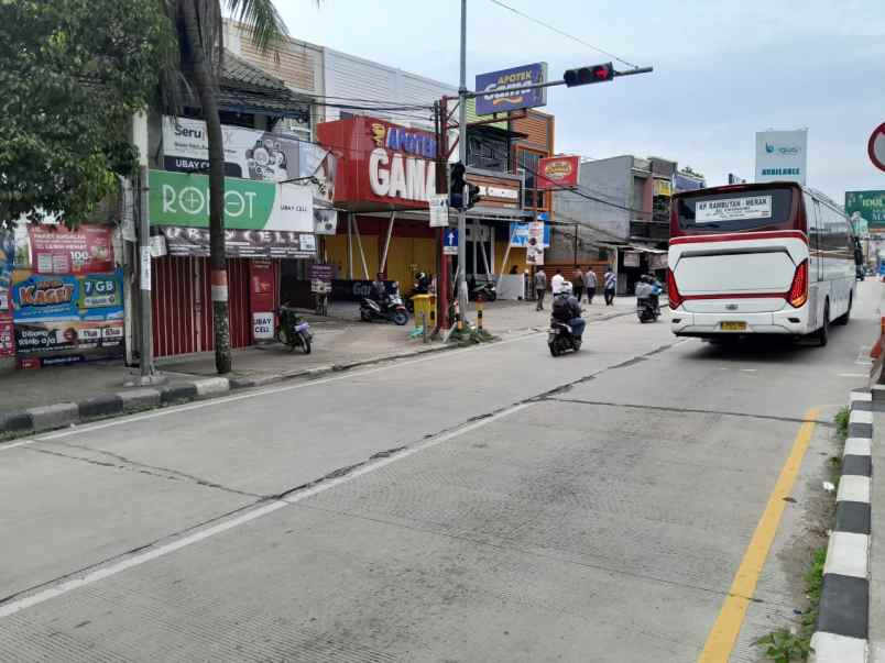 ruko pinggir jalan raya di kota serang