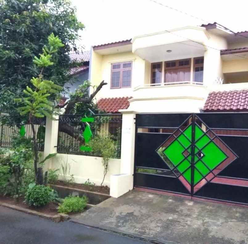 rumah 2 lantai dalam cluster pondok kelapa