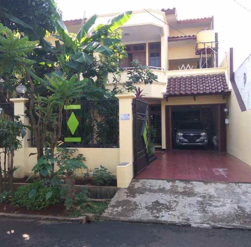 rumah 2 lantai dalam cluster pondok kelapa