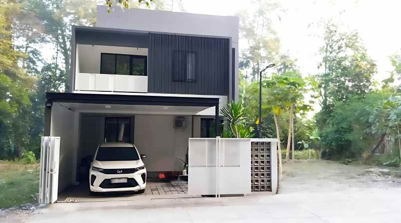 rumah 2 lantai desain modern utara jogjabay