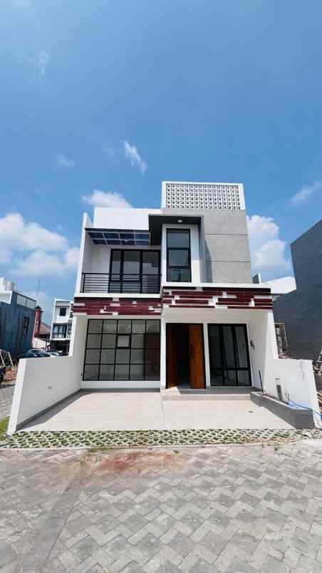 rumah baru 2 lantai di tengah kota jogja