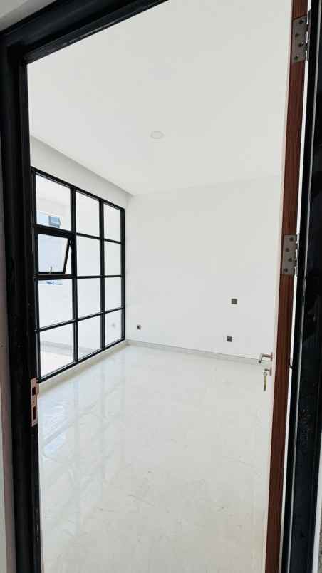 rumah baru 2 lantai di tengah kota jogja