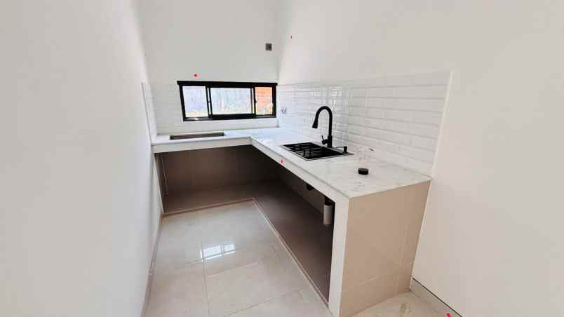 rumah baru 2 lantai di tengah kota jogja
