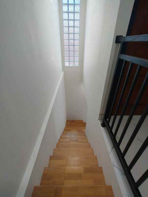 rumah baru 2 lantai siap huni di cibubur