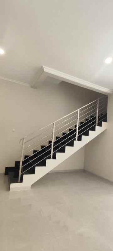 rumah baru nginden intan timur hadap utara