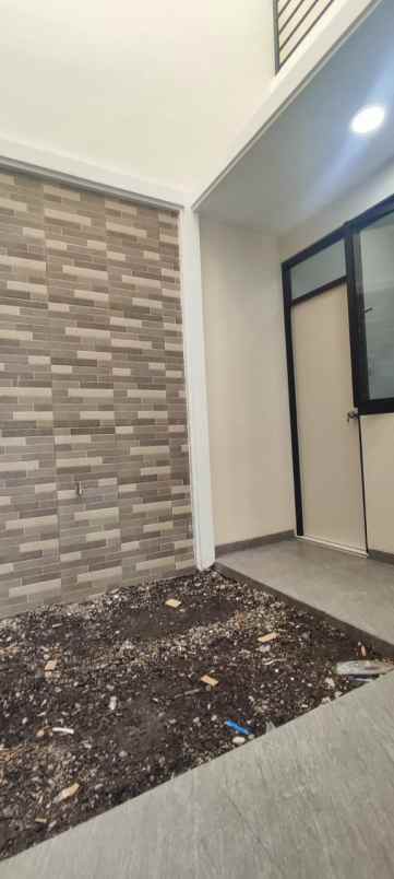 rumah baru nginden intan timur hadap utara