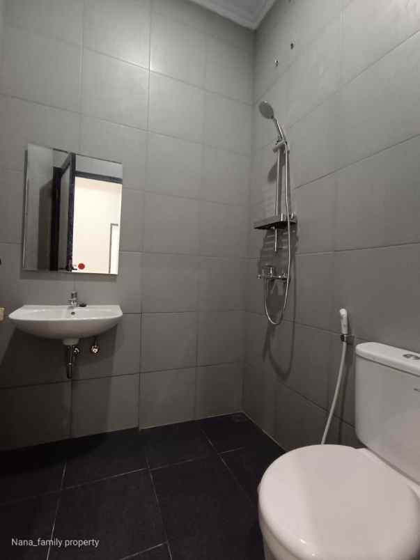 rumah baru siap huni di kembangan meruya jakbar