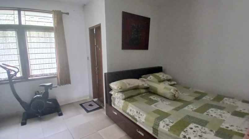 rumah besar jl cigadung tubagus ismail dago bandung