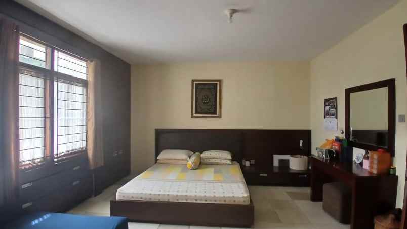 rumah besar jl cigadung tubagus ismail dago bandung
