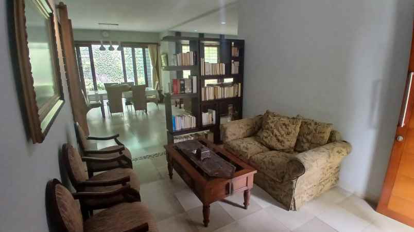 rumah besar jl cigadung tubagus ismail dago bandung