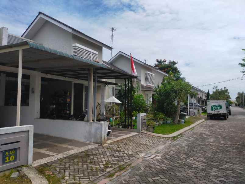 rumah cantik desain modern di kawasan citra garden