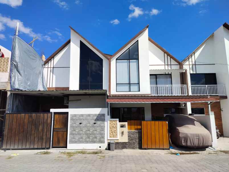 rumah cantik mezzanine dekat jalan jogja solo