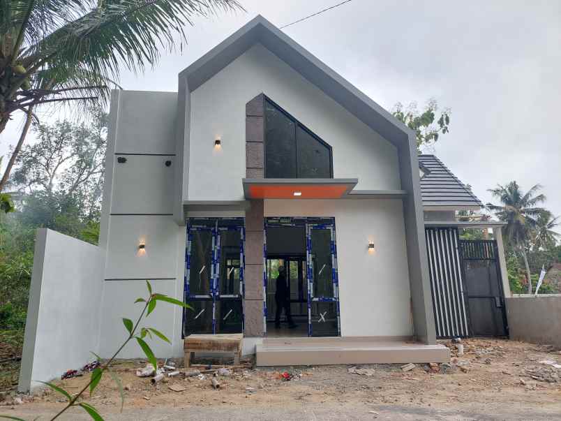 rumah cantik modern di pusat kota wates