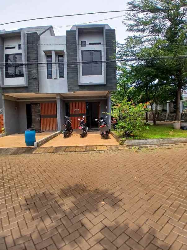 rumah cluster 2 lantai murah hook dipengasinan depok