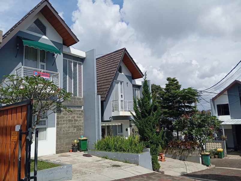 rumah cluster d royale cihanjuang security 24 jam