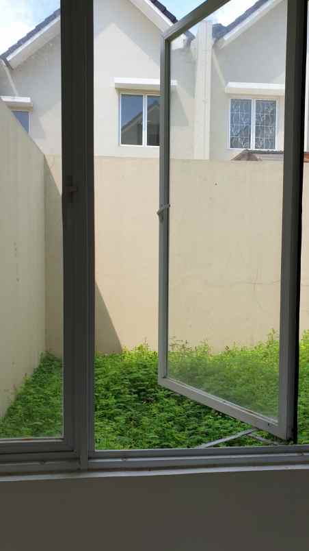 rumah cluster north thames jakarta garden city