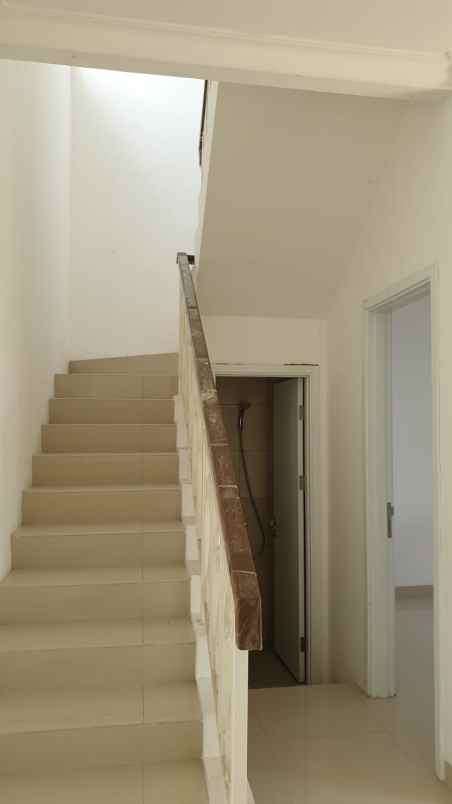 rumah cluster north thames jakarta garden city