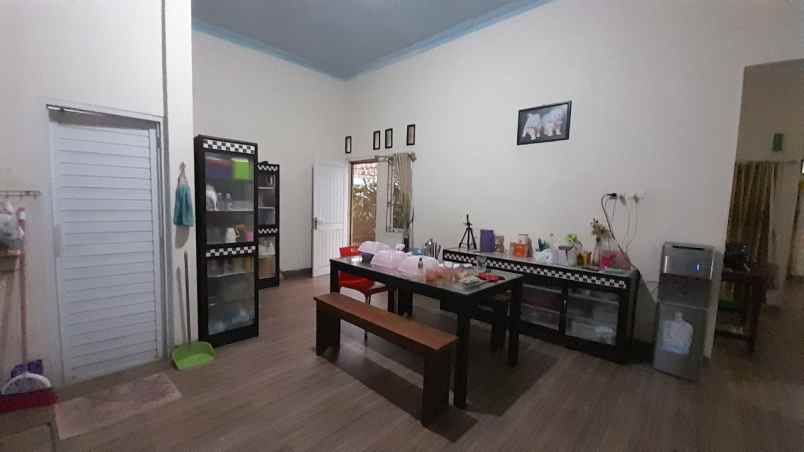 rumah dengan 4 kamar tidur di lempasing dijual nego