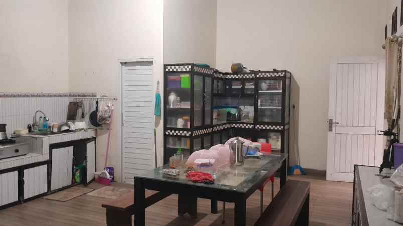 rumah dengan 4 kamar tidur di lempasing dijual nego