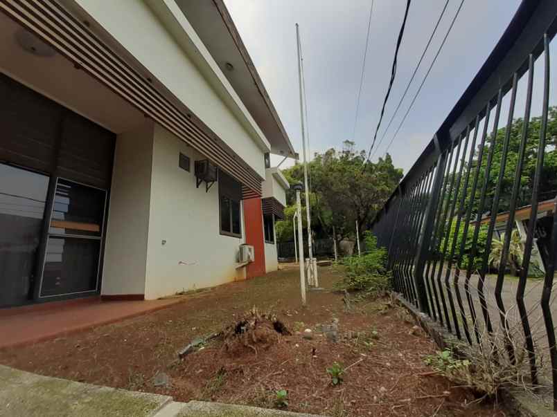 rumah di area strategis cinere