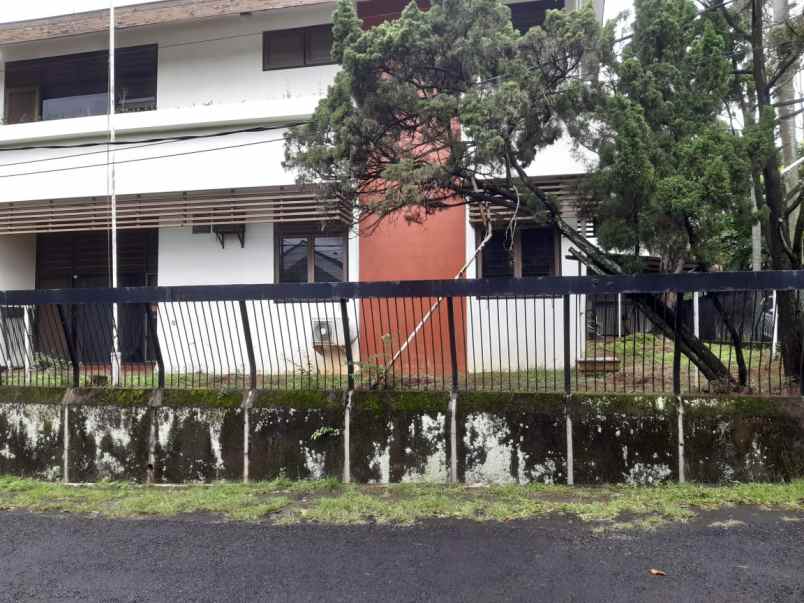 rumah di area strategis cinere