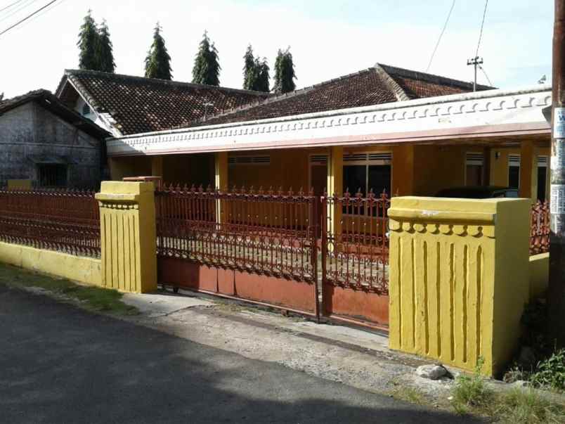 rumah di kedamaian siap huni tanah luas