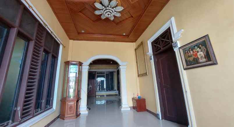 rumah dijual di kota pekanbaru konsep modern 3 lantai