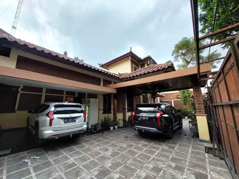 rumah etnik mewah dekat jalan gejayan