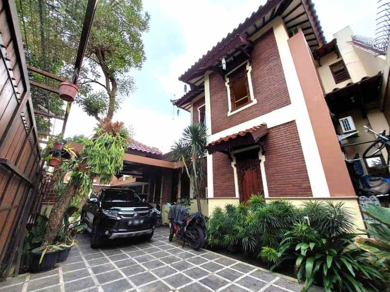 rumah etnik mewah dekat jalan gejayan