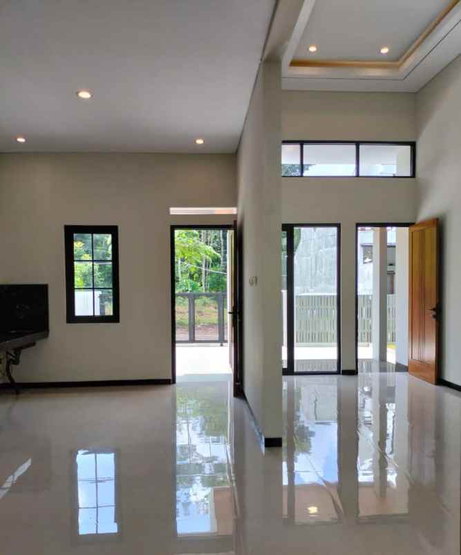 rumah gagah di timur jl kaliurang km 12 5 sleman jogja