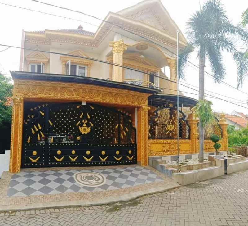 rumah gayungsari mewah classic garasi 4 mobil