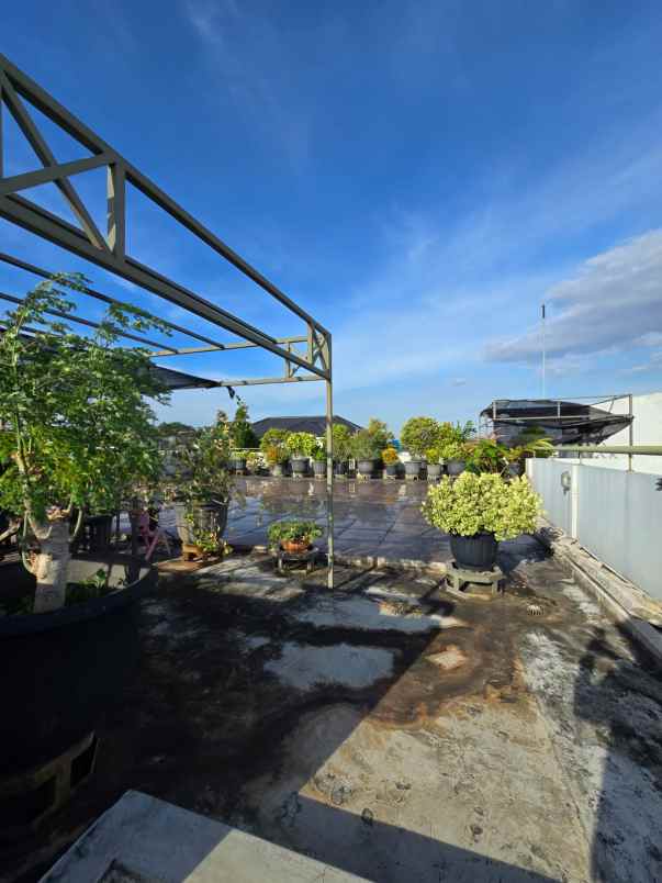 rumah hook dengan rooftop di kayu putih