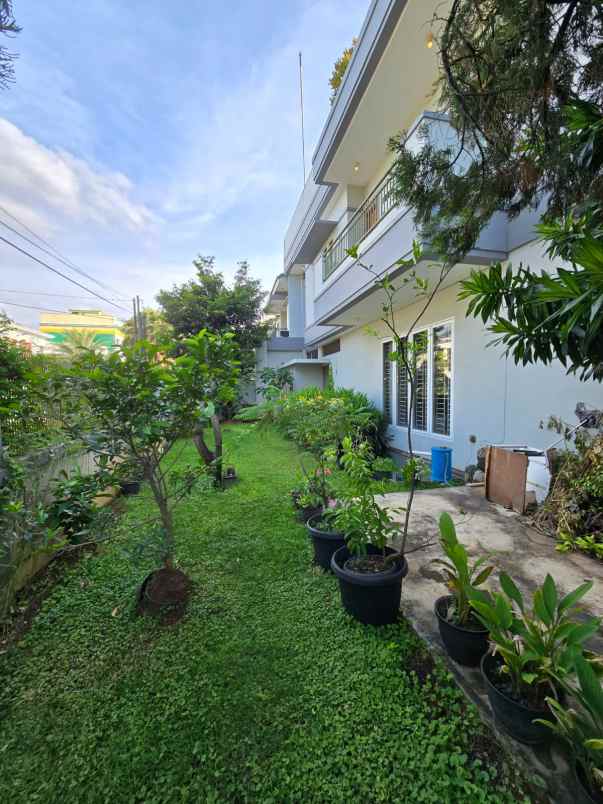 rumah hook dengan rooftop di kayu putih