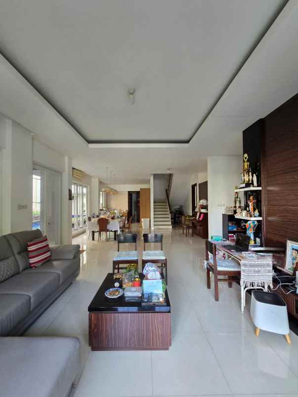 rumah hook dengan rooftop di kayu putih