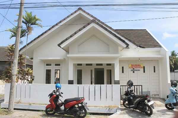 rumah hook siap huni di banyuraden sleman