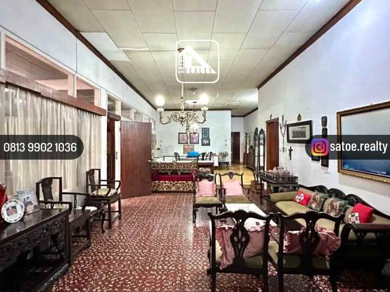 rumah klasik halaman luas di dekat gedung sate bandung