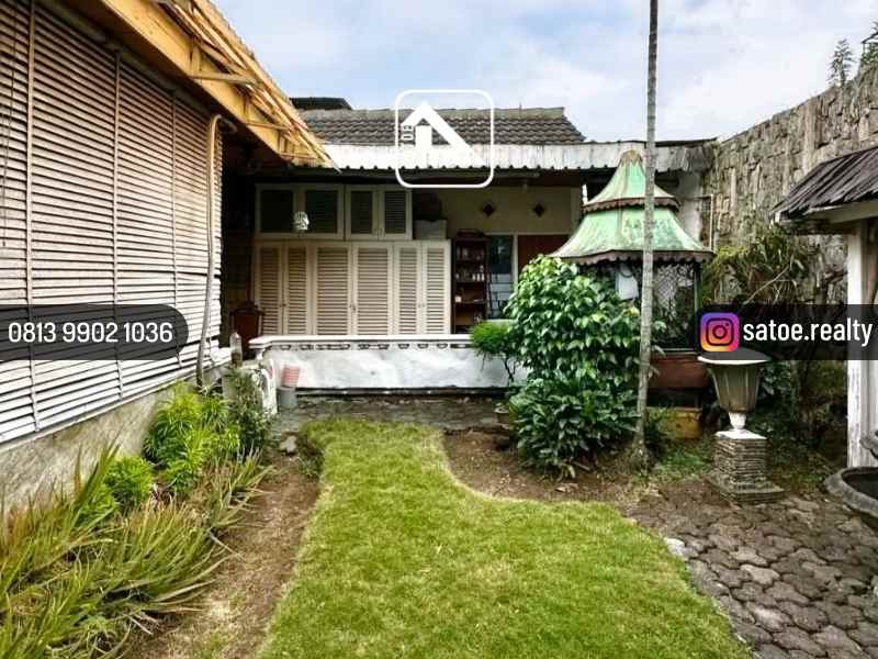 rumah klasik halaman luas di dekat gedung sate bandung