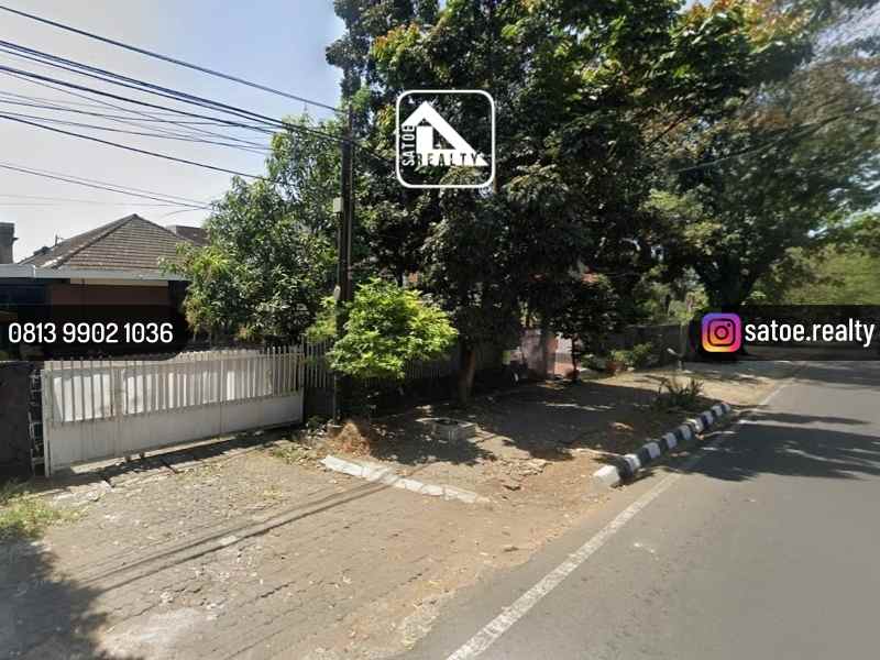 rumah klasik halaman luas di dekat gedung sate bandung