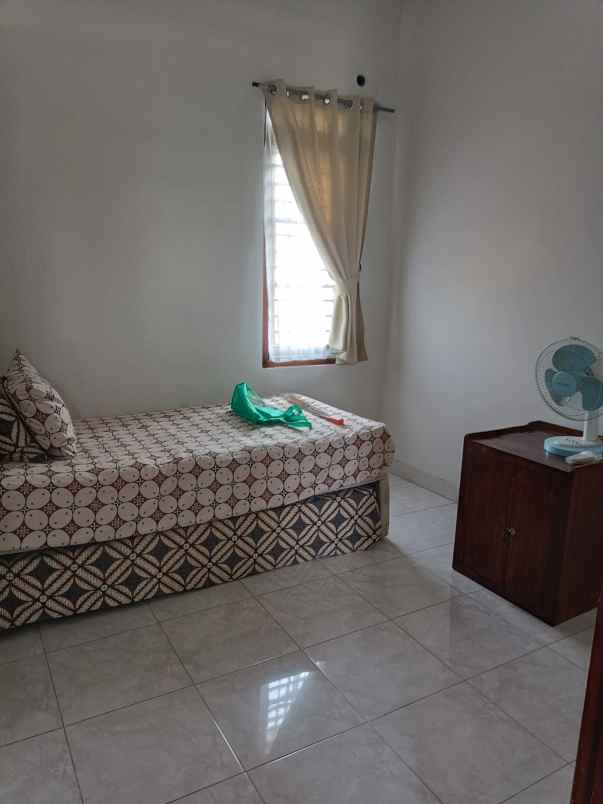rumah kontrakan full furnished 4 kamar tidur