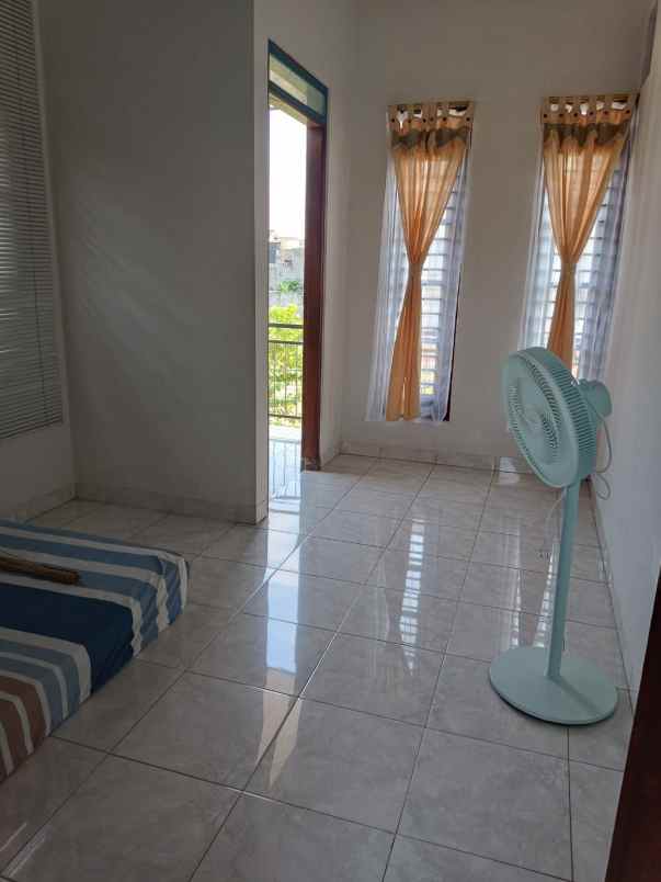 rumah kontrakan full furnished 4 kamar tidur