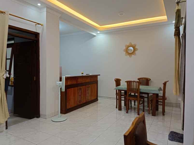 rumah kontrakan full furnished 4 kamar tidur
