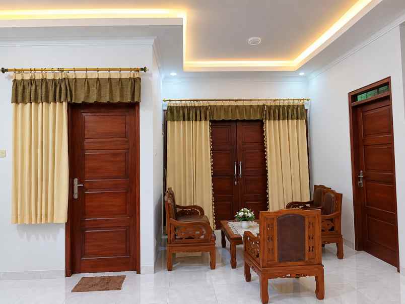 rumah kontrakan full furnished 4 kamar tidur