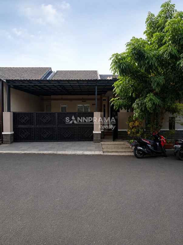 rumah lahan luas di bella casa depok dekat tip top