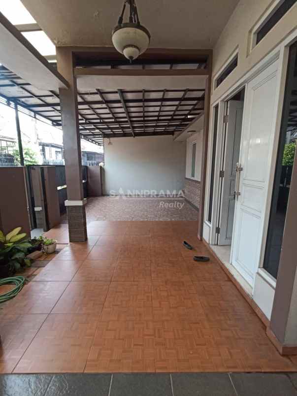 rumah lahan luas di bella casa depok dekat tip top