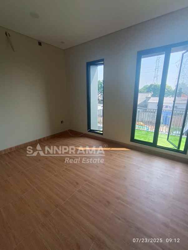 rumah lokasi super strategis meruyung limo depok